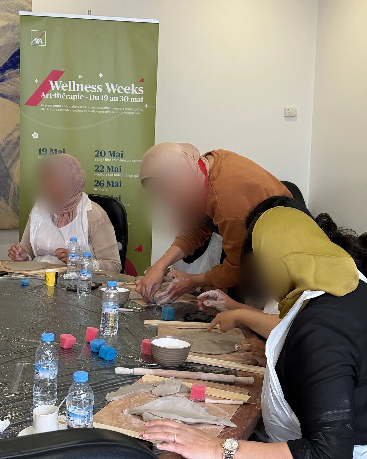 Two participants shaping clay together at a corporate wellness and team-building workshop – arts plastiques in Casablanca & Fès