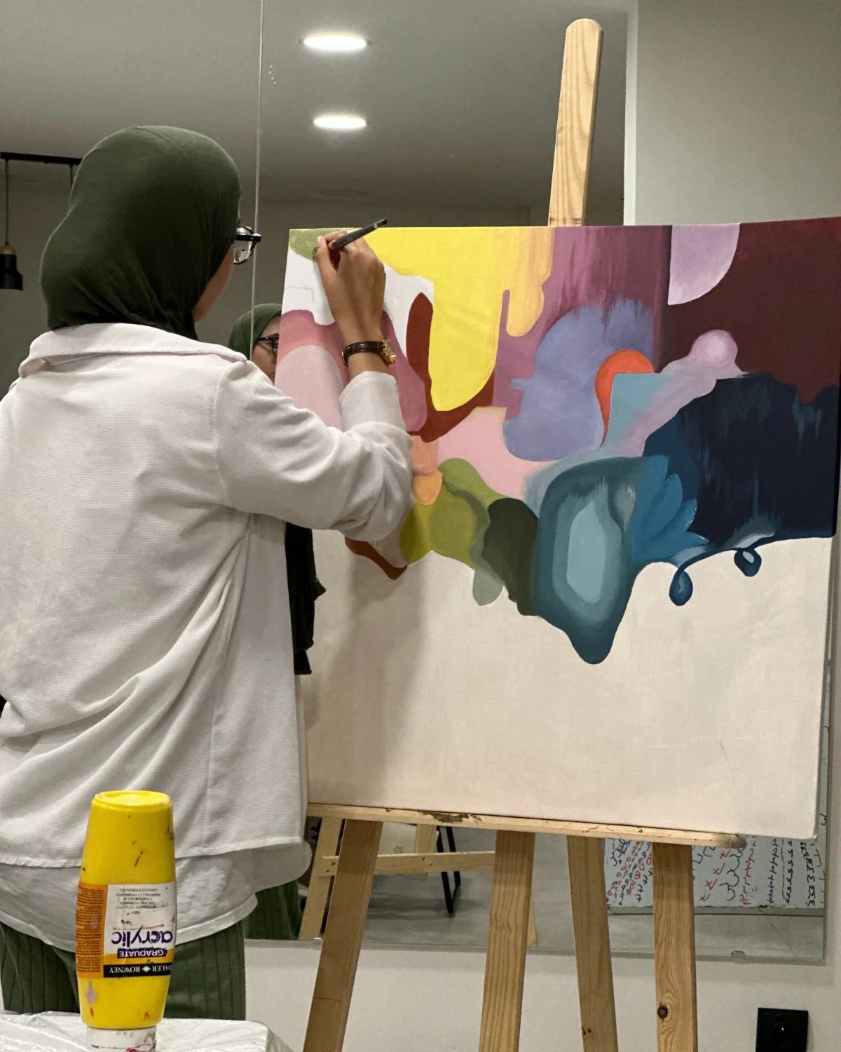 An artist painting a large abstract canvas on an easel – arts plastiques workshop, painting class in Casablanca & Fès